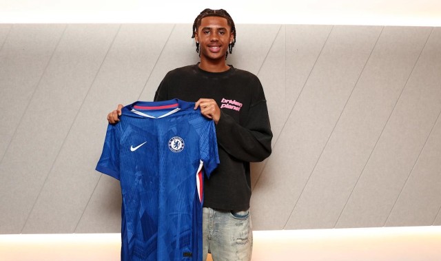 官方：切尔西与18岁后卫苏布洛耶续约至2030年